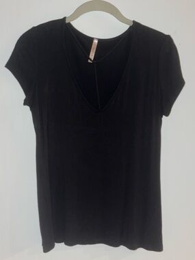 Women's Black V-Neck Short Sleeve Tee